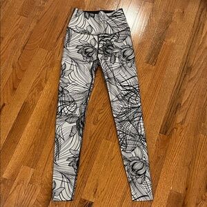 Beyond Yoga Black and White Floral Leggings- Reversible